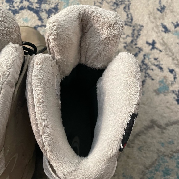 🦋Salomon Women's Beige Winter Boots🦋 - Picture 6 of 9